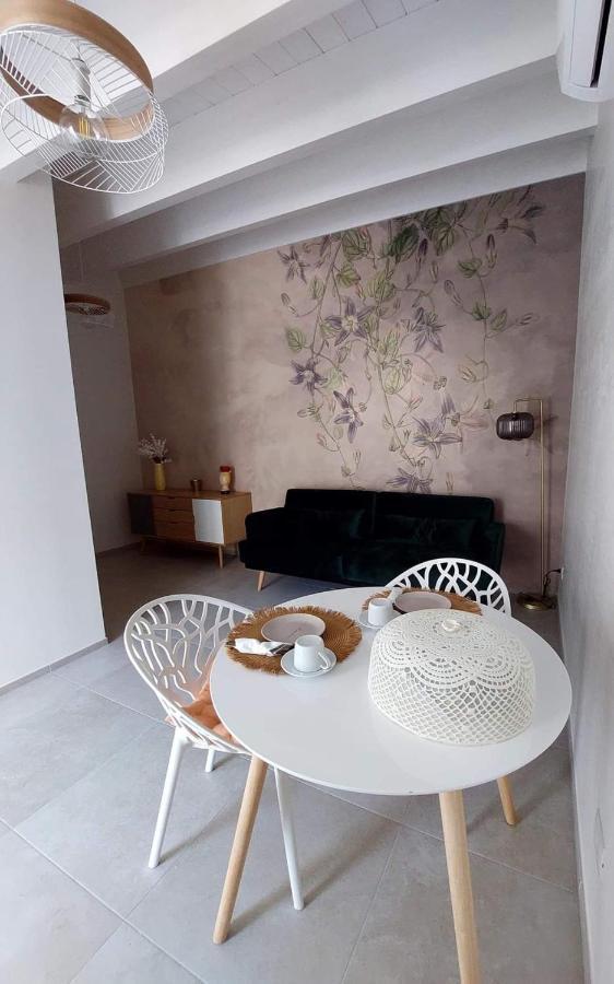 Dimora Dami Villa กอนแวร์ซาโน ภายนอก รูปภาพ
